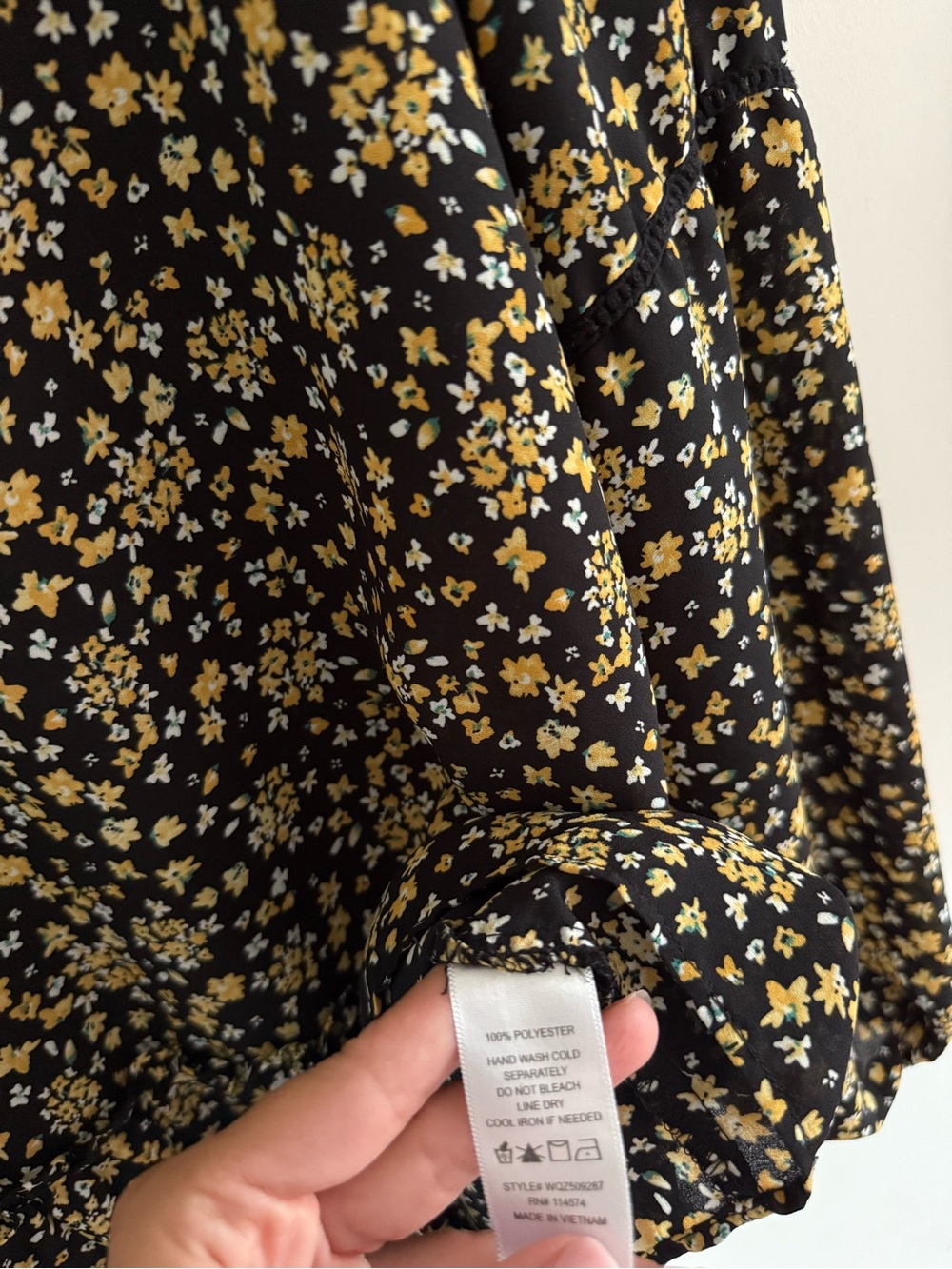 Pleione black ditsy floral peplum blouse Size Small - Picture 4 of 5